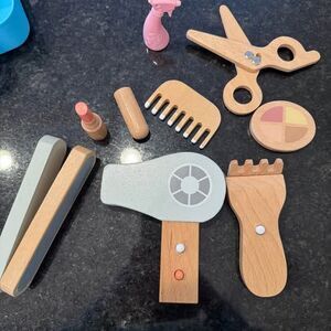 Wooden Beauty Salon Toy